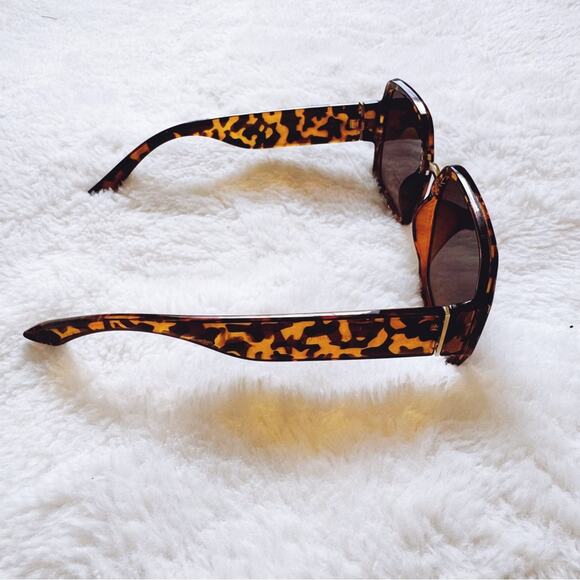 Layla Tortoise Brown Sleek Square Sunglasses - Picture 9 of 12